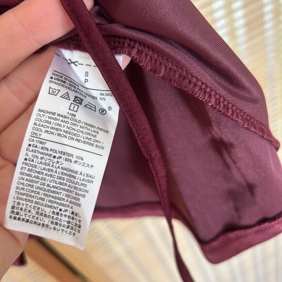 Banana Republic Burgundy Velvet Wrap Top W/ Flutter Sleeves Size S - Picture 7 of 8